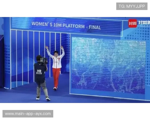 跳水比赛出现完美同步，裁判一致打出满分